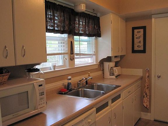 4th image of 7222 Parma Park Blvd