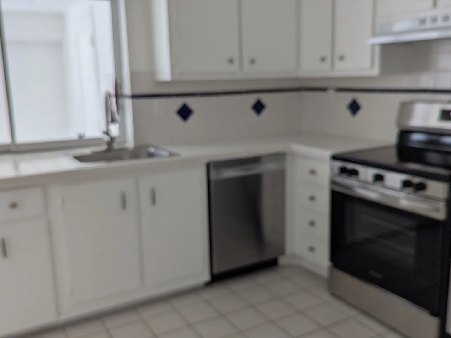 1 bed, 1.5 bath, 924 sqft, $1,900 — Photo 2