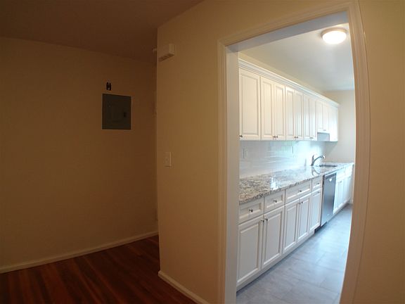 5th image of 127 Beacon Hill Dr APT F22