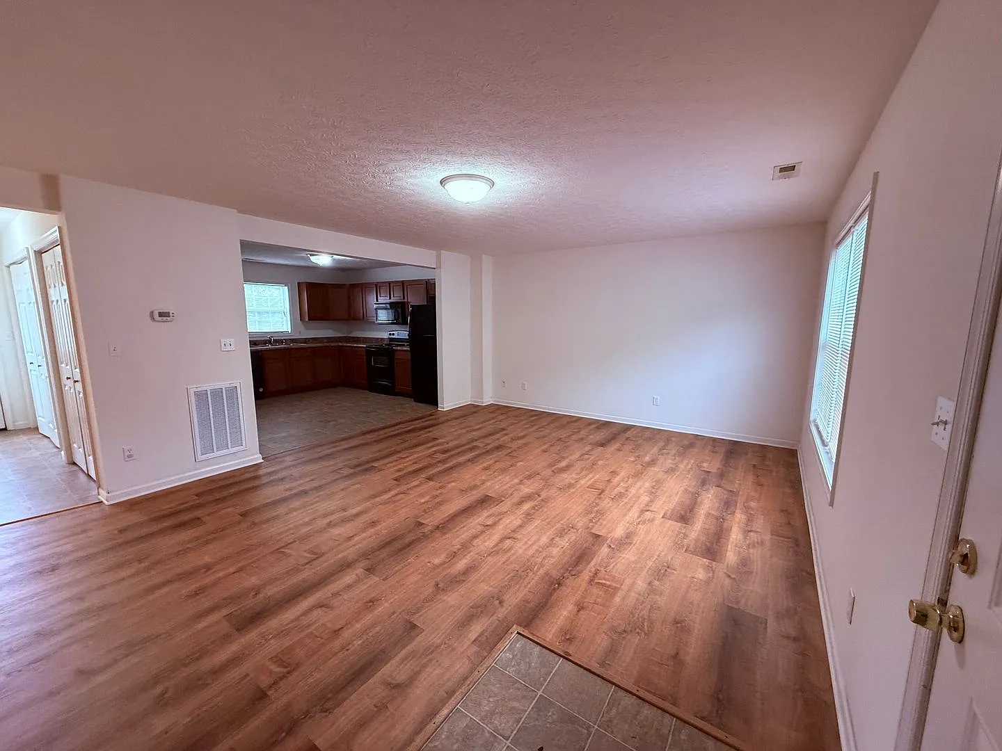 3 Bedroom 2.5 Bath Townhouse — Photo 4