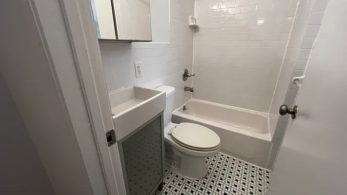 Rented by HOLTON REAL ESTATE INC. | media 20