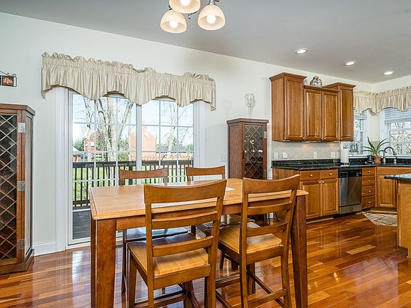 5th image of 2024 Willow Hill Dr