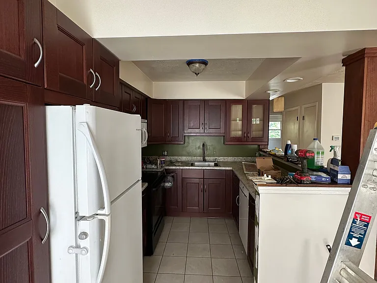 1244-1246 Alexandria Dr #B — Photo 3