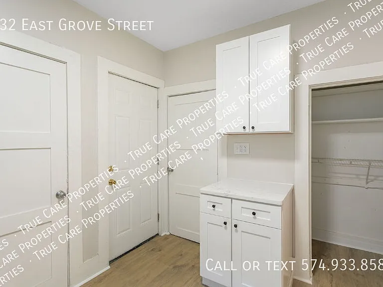 232 E Grove St — Photo 16