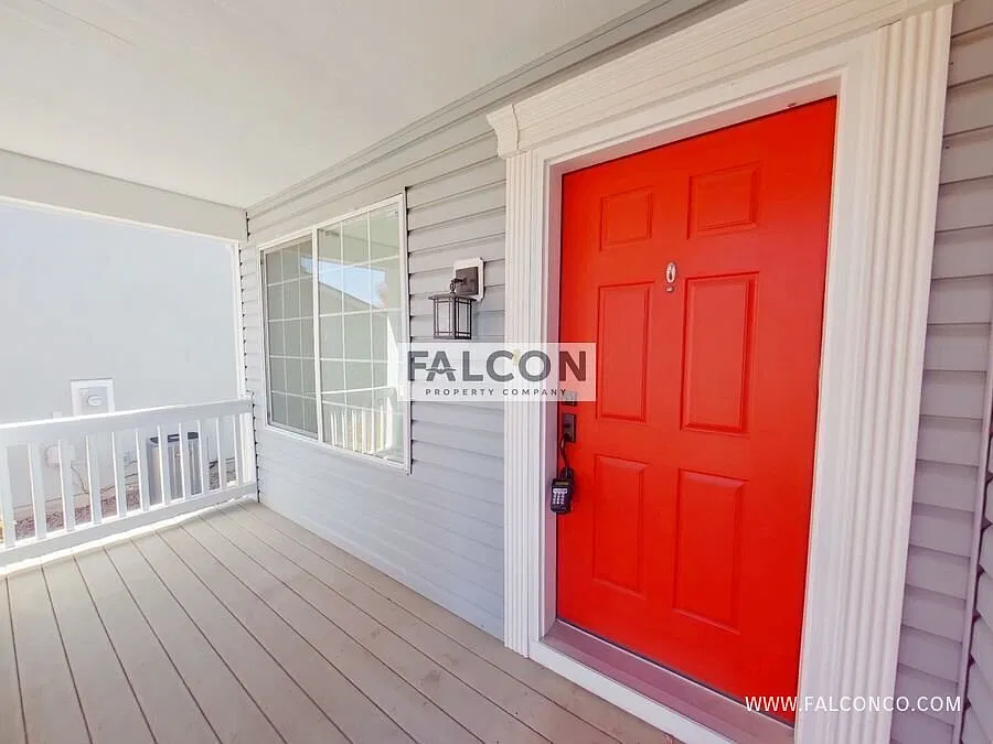 Sensational Home in Stetson Hills! — Photo 2