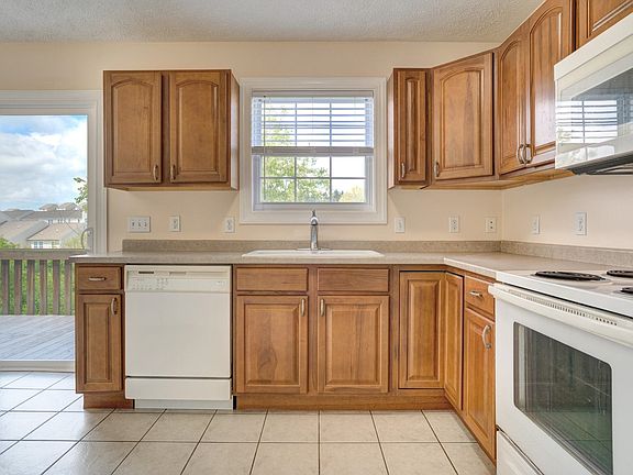 3rd image of 1025 Oak Tree Blvd