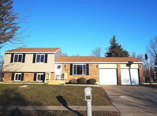 4026 Bridgeport Dr, Lansing, MI 48911
