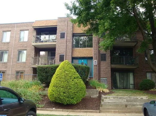 4 Oak Rdg, Langhorne, PA 19047