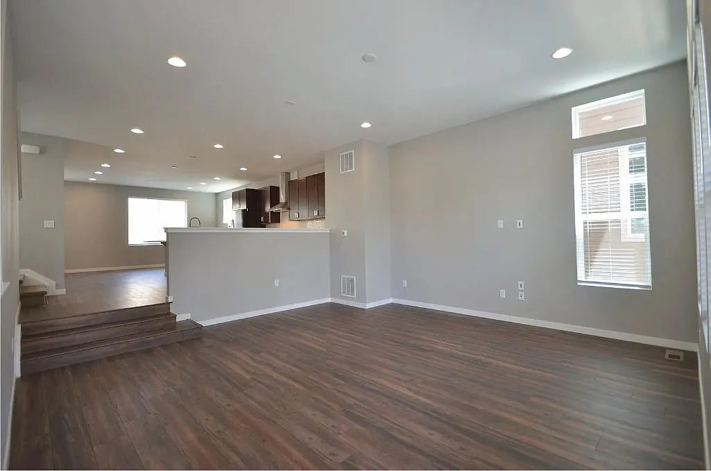 3 bed, 2.5 bath, 2270 sqft, $3,400 — Photo 3