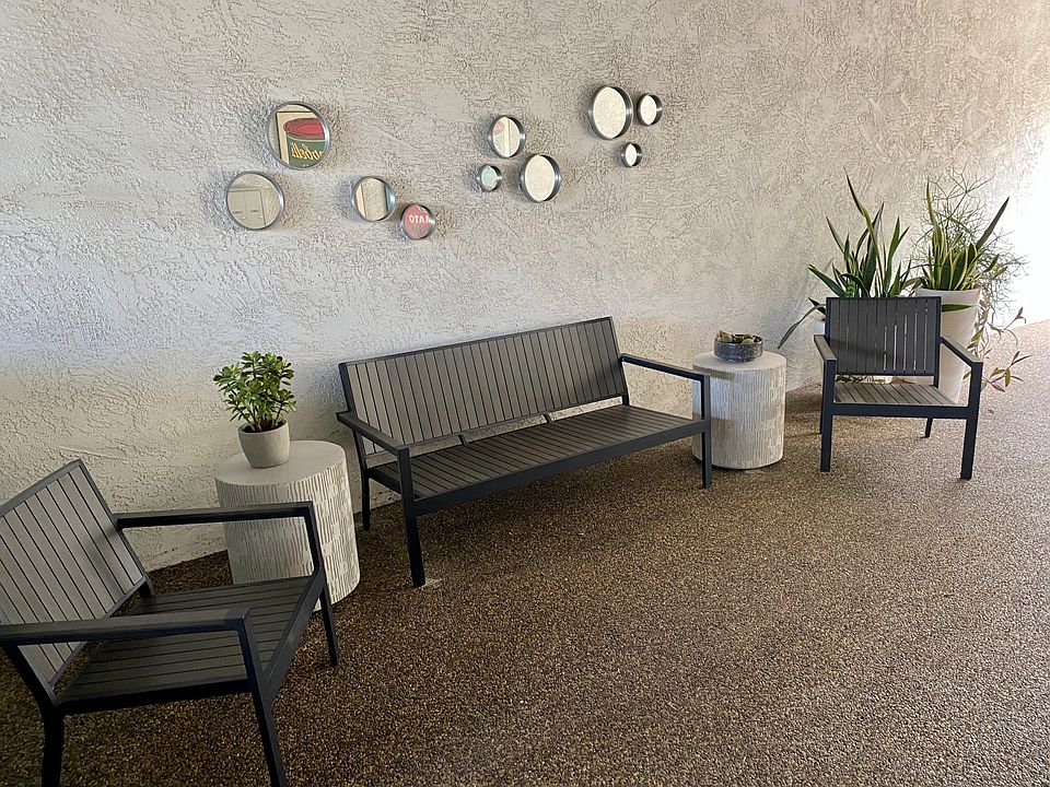 2nd image of 1310 Wellesley Ave APT 210