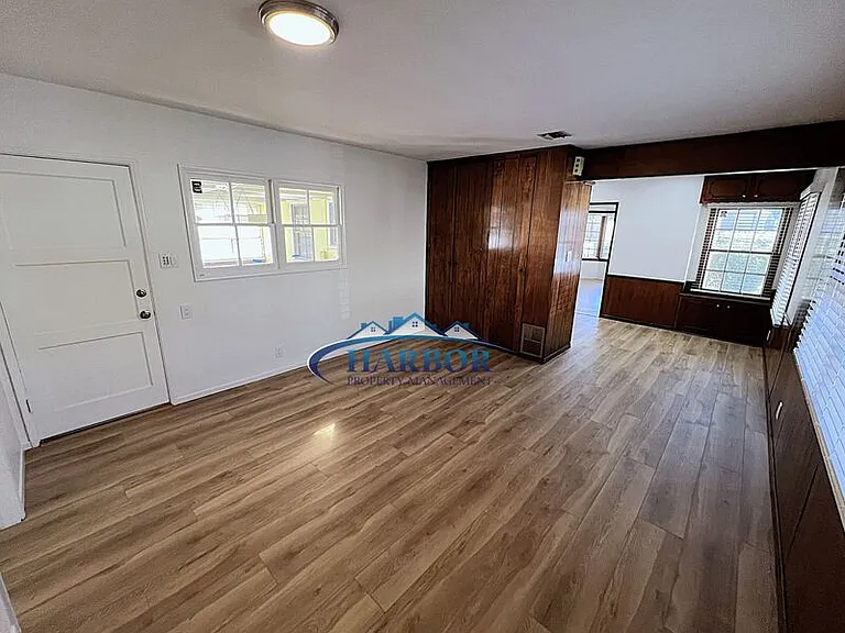 2632 S Averill Ave — Photo 15