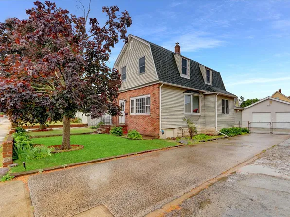 252 John Street, Lawrence, NY 11559