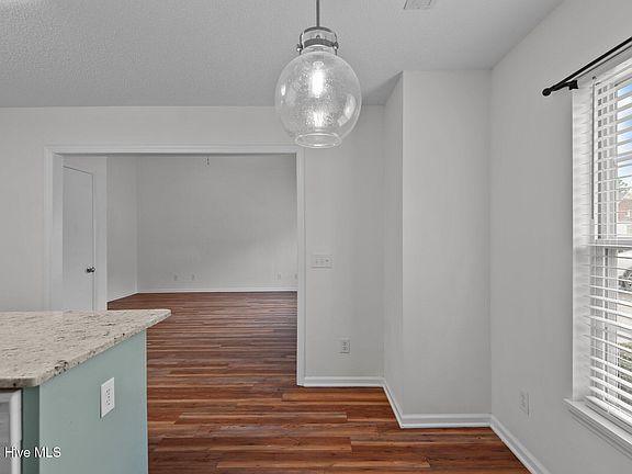 5th image of 1127 Brownlea Drive #A&B