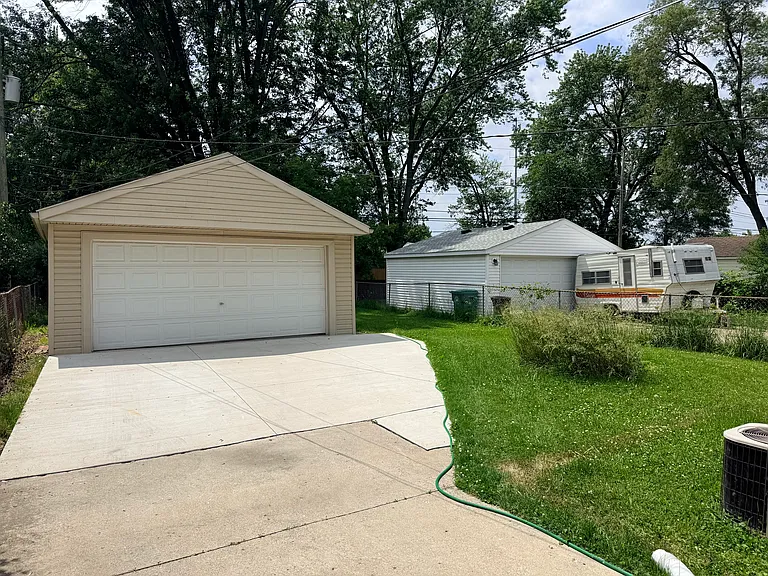 28961 Elmwood St — Photo 2