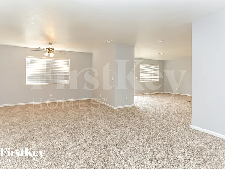 7404 Fencerow St — Photo 4