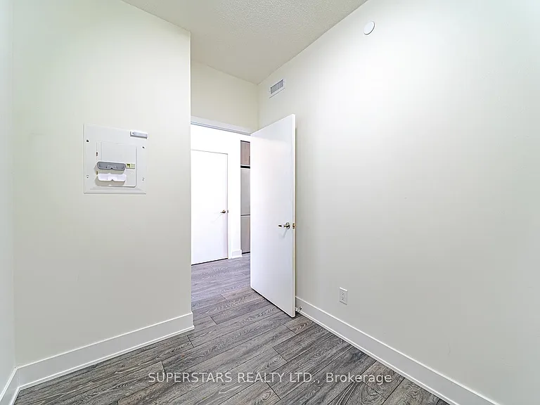 188 Fairview Mall Dr #2216 — Photo 11
