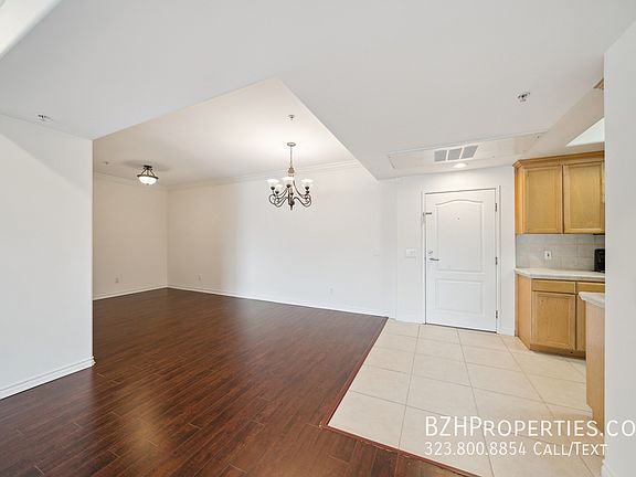 3rd image of 3328 1/2 S Oakhurst Ave #205