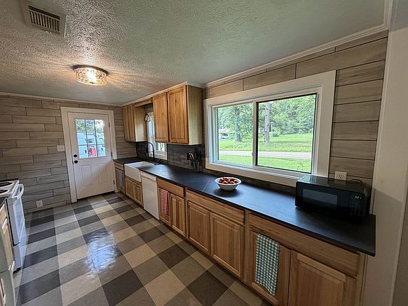 5th image of 4190 Henderson Rd