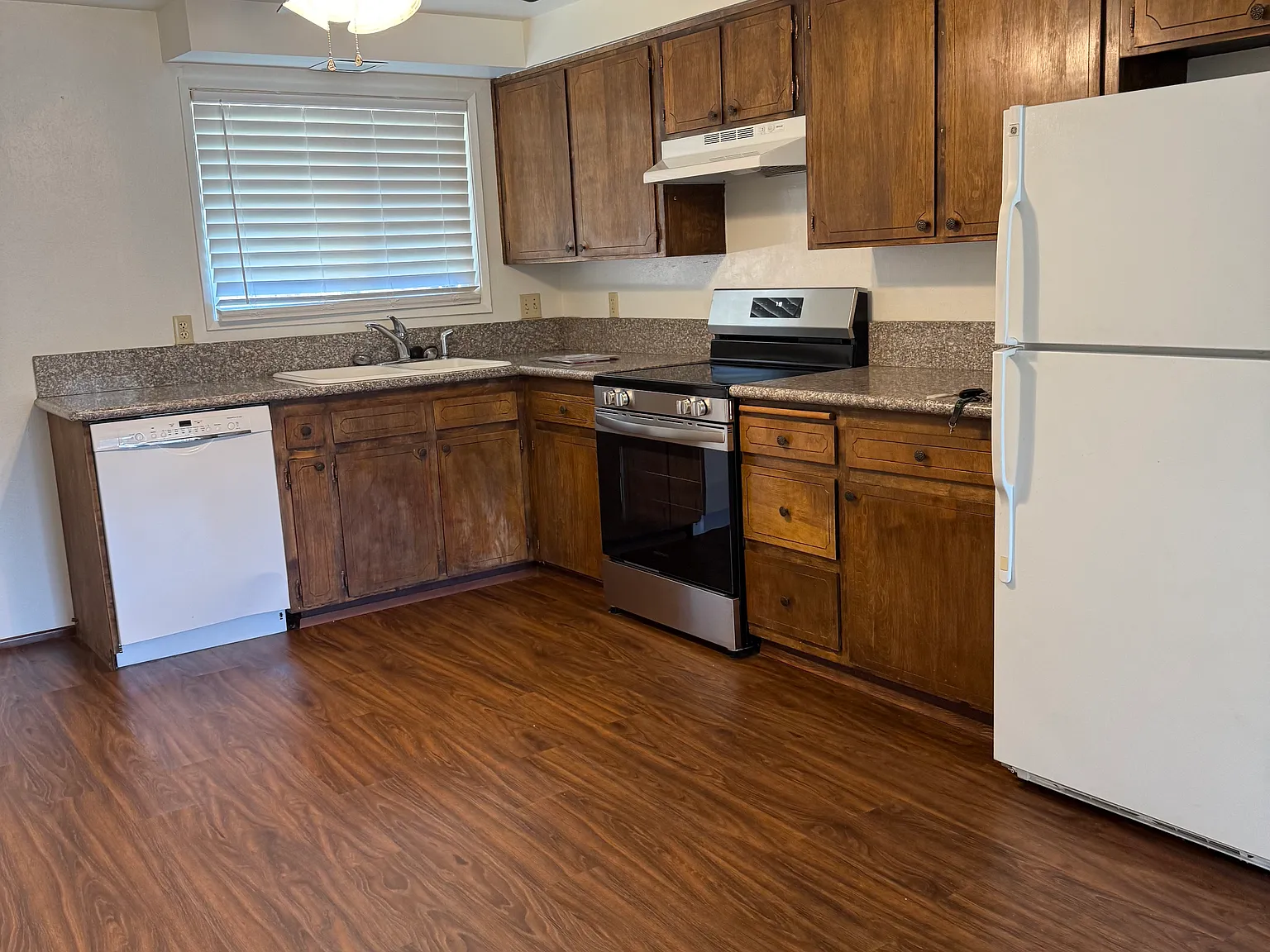 3 bed, 996 sqft, $1,750 — Photo 3