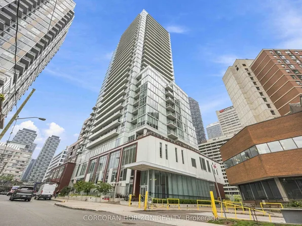33 Helendale Ave #101, Toronto, ON M4R 1C5