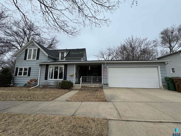 202 13th Ave, Brookings, SD 57006
