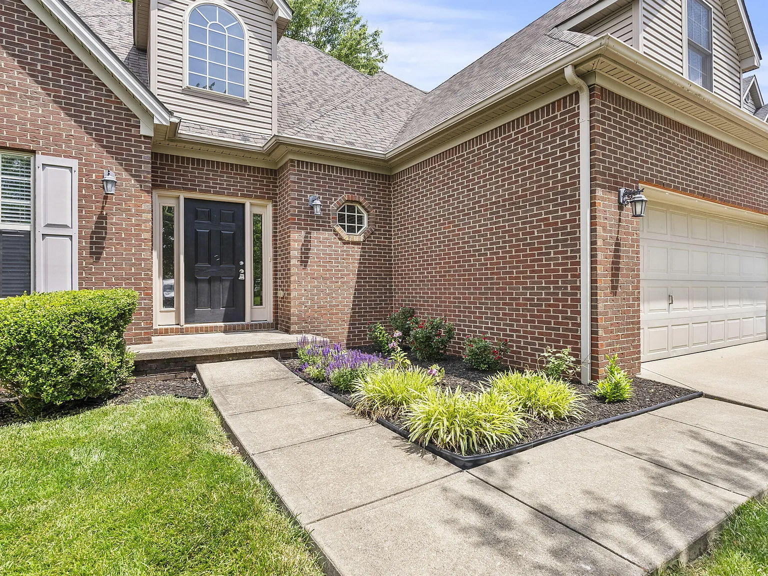 4 bed, 2.5 bath, 2372 sqft, $3,495 — Photo 4