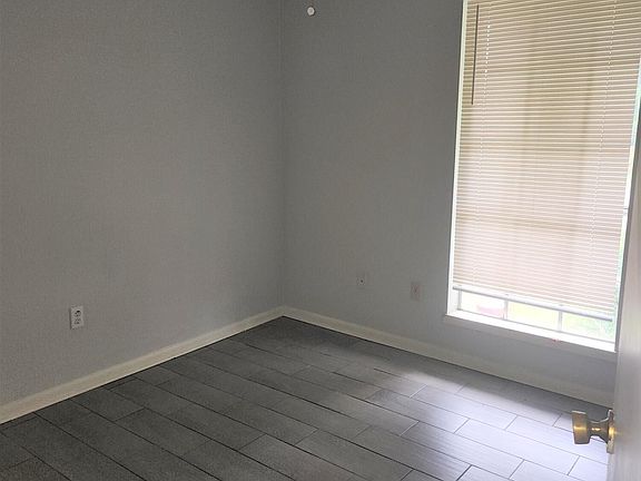 4th image of 782 Whitehall Pl