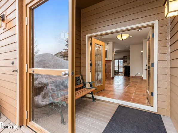 11585 Tulin Park Loop, Anchorage, AK 99516