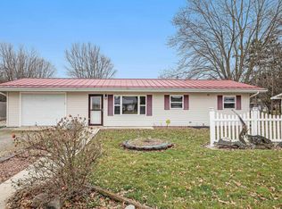 19094 Oak St, New Paris, IN 46553