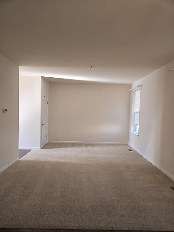 4 bed, 3.5 bath, 2575 sqft, $2,950 — Photo 3