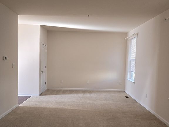 3rd image of 303 Ellis Ct