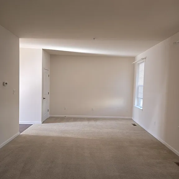 303 Ellis Ct — Photo 3