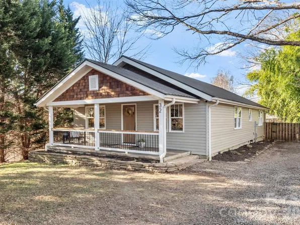 32 Youngs Cove Rd, Candler, NC 28715