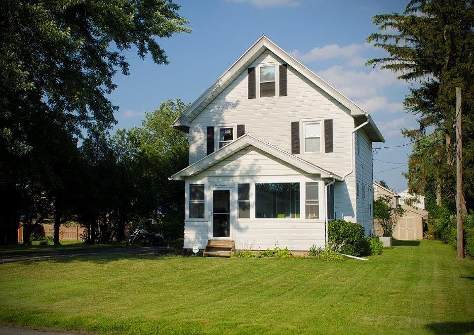 1st image of 200 Woodside Pl