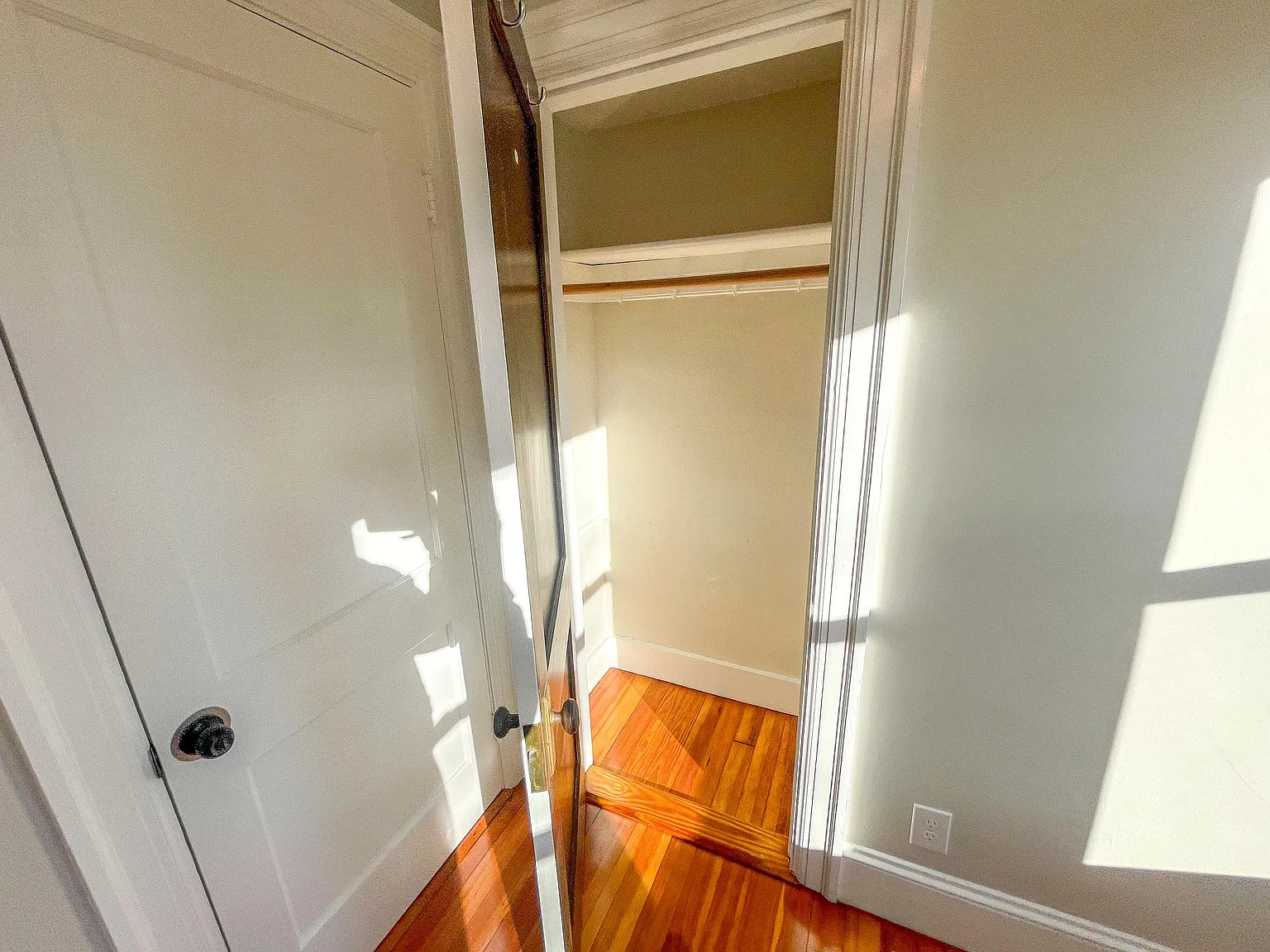 4 bed, 2.0 bath, 2000 sqft, $910 — Photo 2
