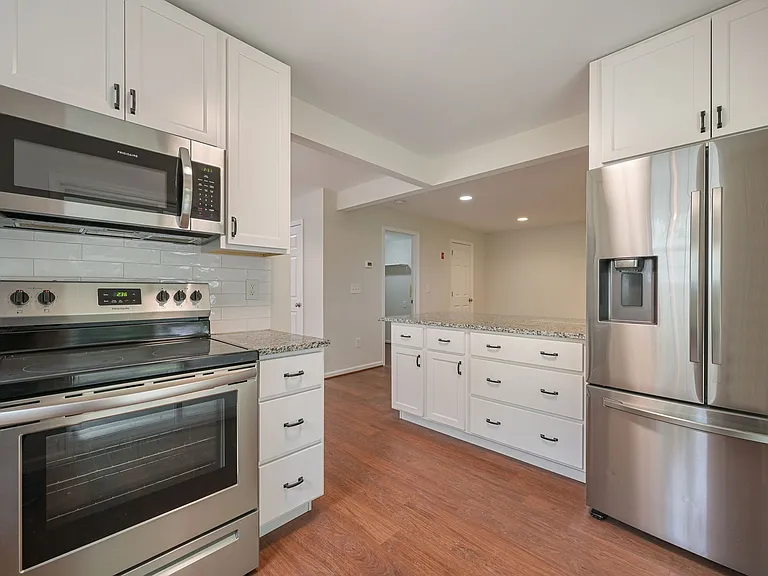 176 Stoney Dr — Photo 8