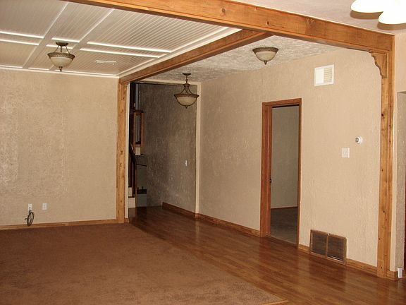 3rd image of 411 Sunflower Ave