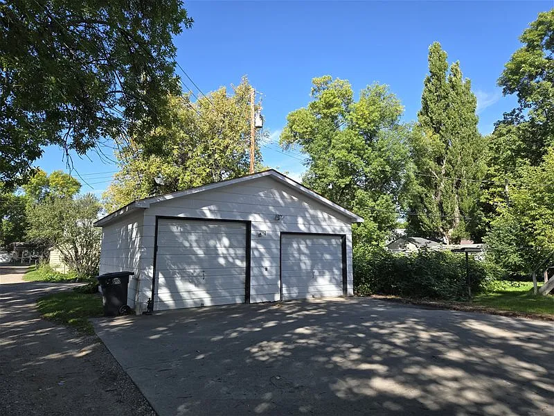 4 bed, 2.0 bath, 1488 sqft, $1,725 — Photo 2