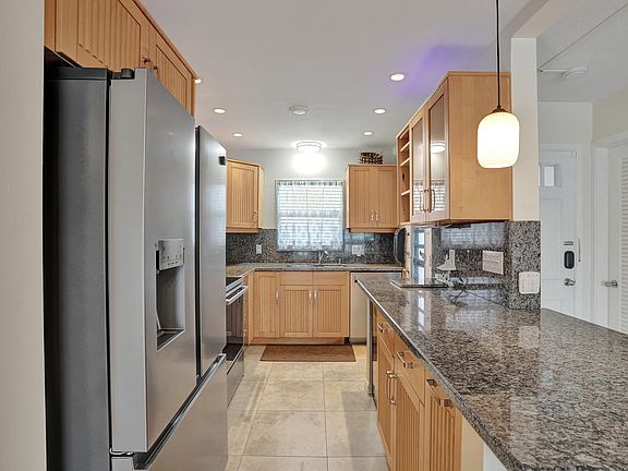 5th image of 2400 NE 36th Street #10