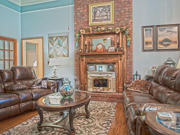 4th image of 5027 Willowbend Dr