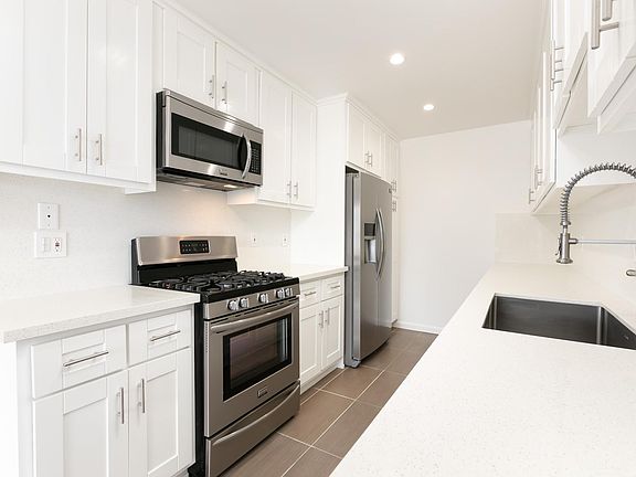 2nd image of 1432 S Saltair Ave APT 301