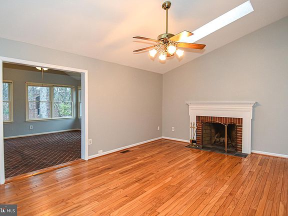 3rd image of 908 Broad Oaks Dr