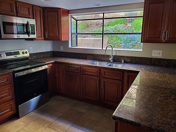3rd image of 15865 Highland Ct