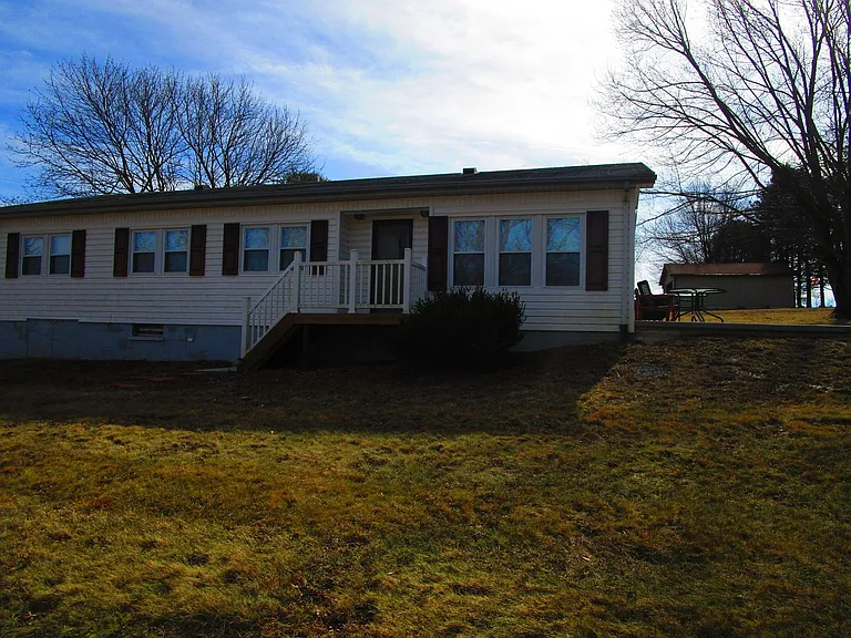 465 Underwood St — Photo 5