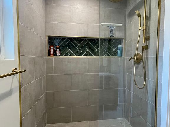 3rd image of 114 E 55th St APT 1