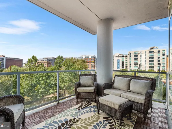 901 N Penn St Unit F305, Philadelphia, PA 19123