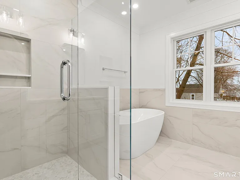 108 New England Ave — Photo 7