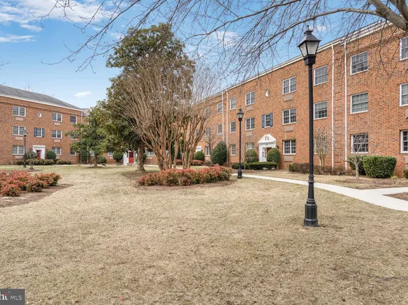1710 W Abingdon Dr APT 301, Alexandria, VA 22314
