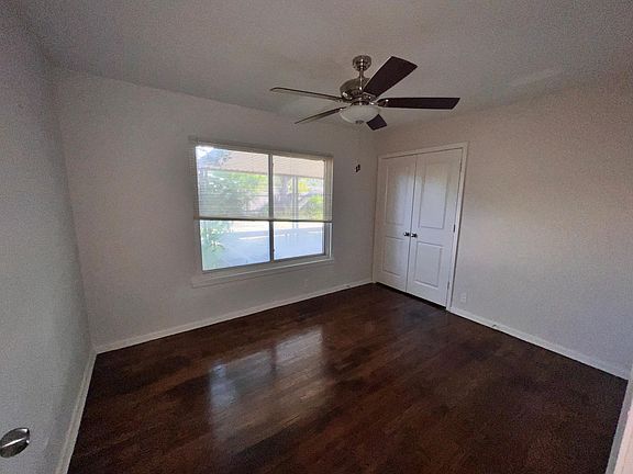 3rd image of 929 Dolphin Pl