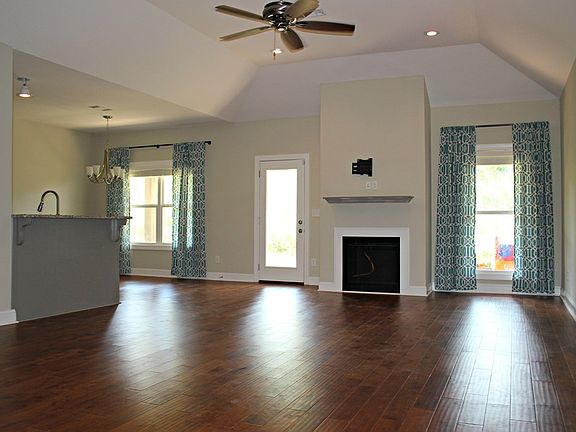 2nd image of 204 Forest Glen Dr